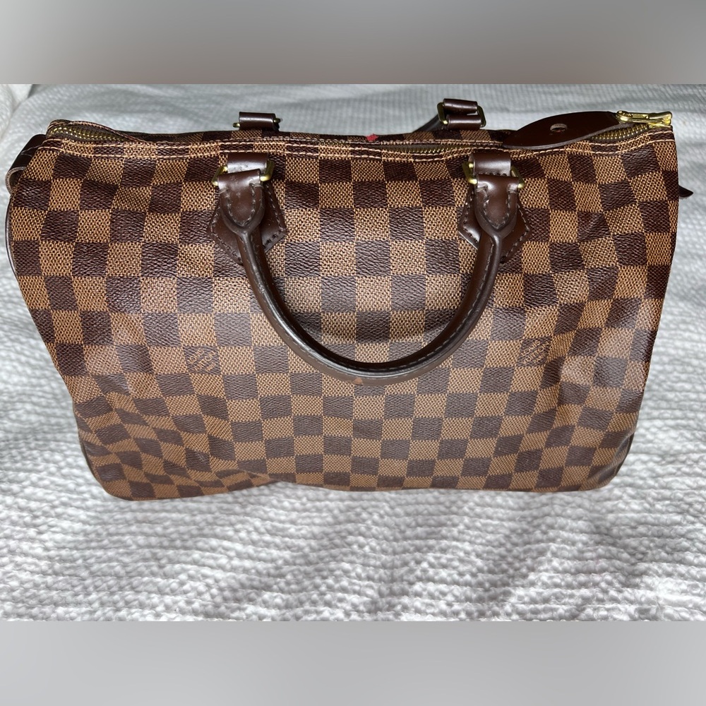 35 Speedy Louis Vuitton Red and Brown Interior with Gold Accents. Lock included